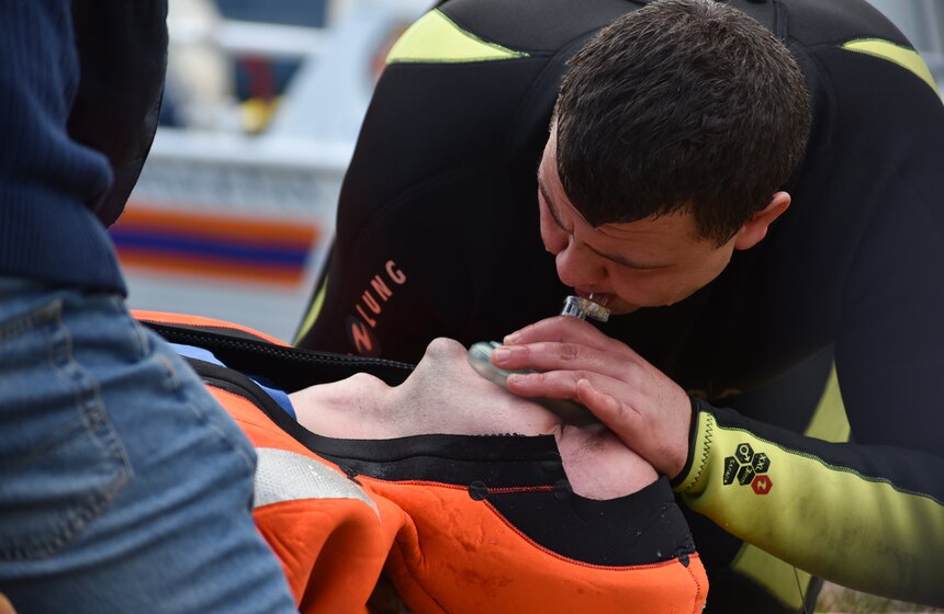 Учения МЧС по обеспечению безопасности на воде. Фото 20 фото