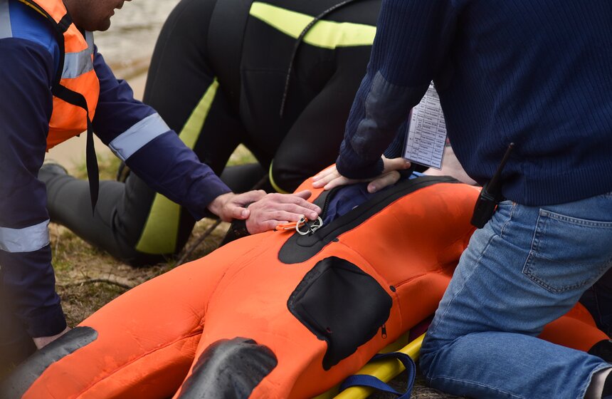 Учения МЧС по обеспечению безопасности на воде. Фото 19 фото