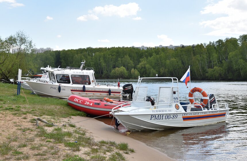 Учения МЧС по обеспечению безопасности на воде. Фото 1 фото