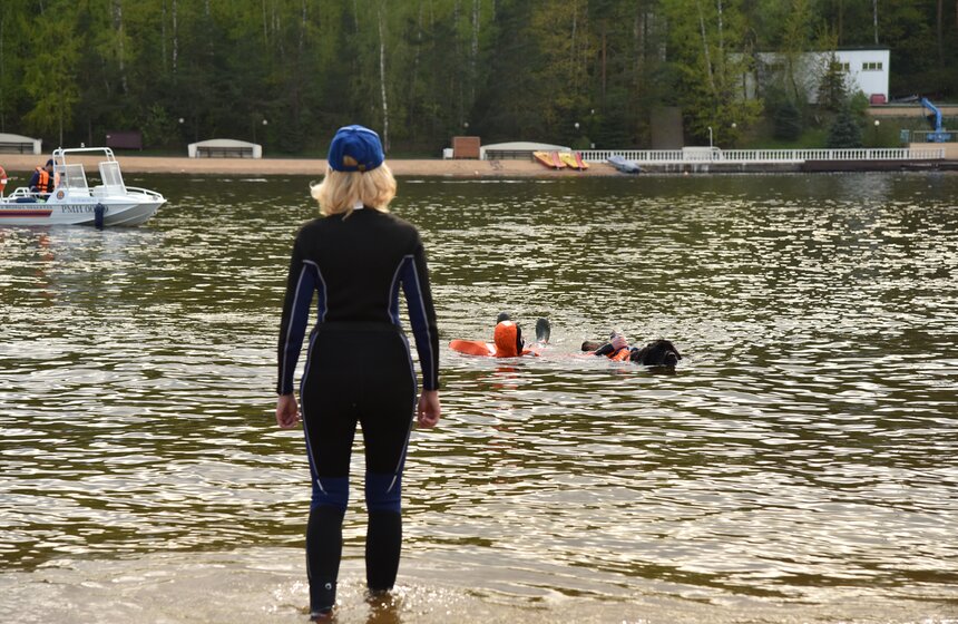 Учения МЧС по обеспечению безопасности на воде. Фото 29 фото