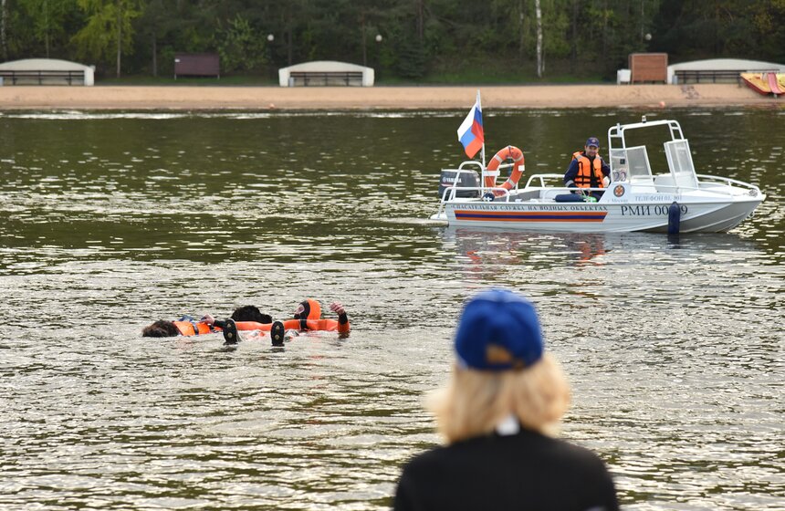 Учения МЧС по обеспечению безопасности на воде. Фото 28 фото