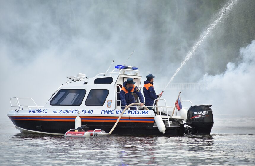 Учения МЧС по обеспечению безопасности на воде. Фото 25 фото