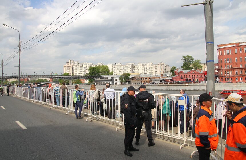 Очередь к мощам Николая Чудотворца в ХХС. Фоторепортаж 10 фото