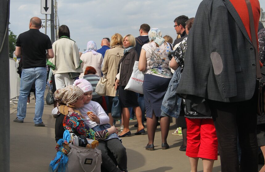 Очередь к мощам Николая Чудотворца в ХХС. Фоторепортаж 6 фото