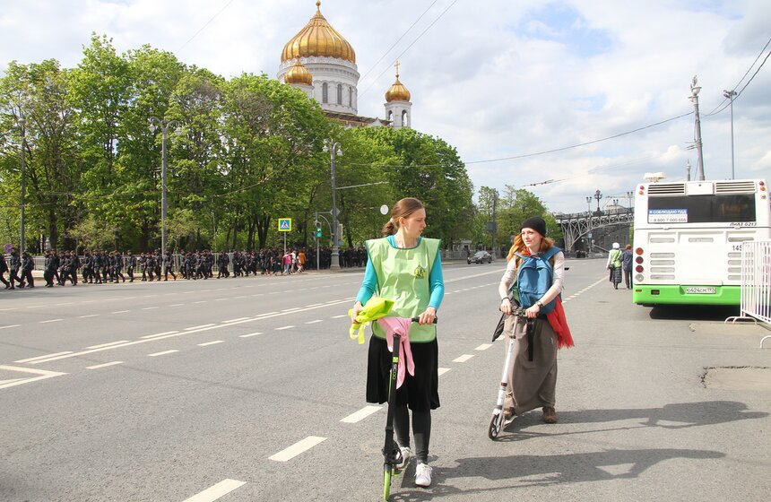 Очередь к мощам Николая Чудотворца в ХХС. Фоторепортаж 15 фото