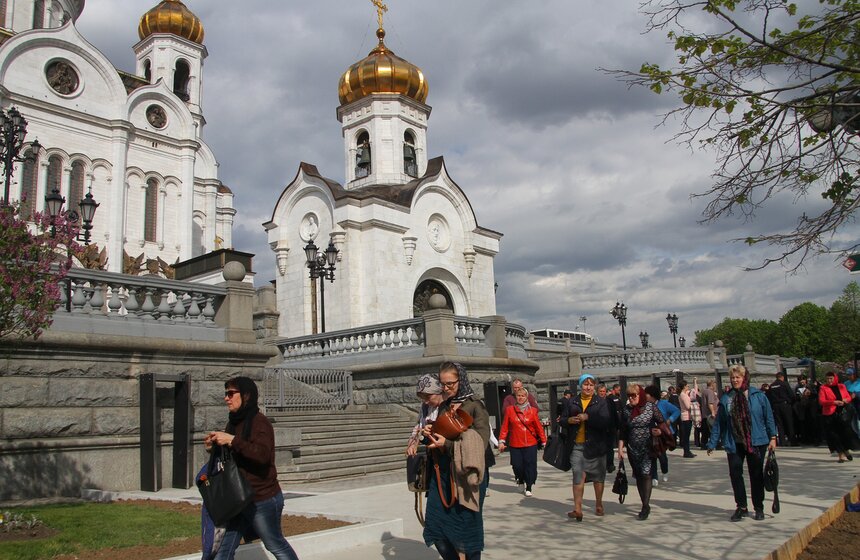 Очередь к мощам Николая Чудотворца в ХХС. Фоторепортаж 25 фото