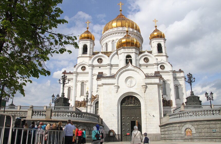 Очередь к мощам Николая Чудотворца в ХХС. Фоторепортаж 24 фото