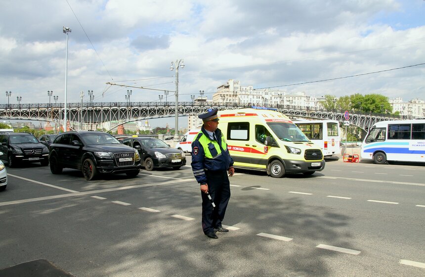 Очередь к мощам Николая Чудотворца в ХХС. Фоторепортаж 18 фото