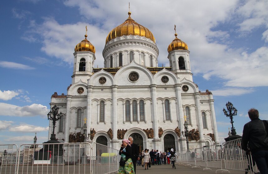 Очередь к мощам Николая Чудотворца в ХХС. Фоторепортаж 29 фото