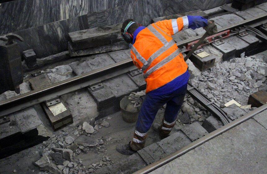 Центральный участок оранжевой ветки метро закрыт на ремонт 10 фото