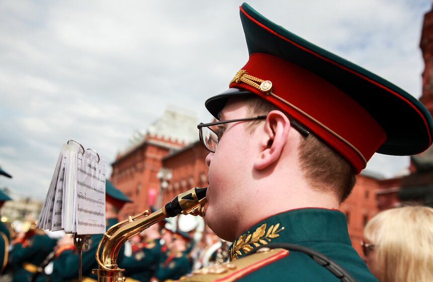Военные оркестры в парках. Фото 19 фото