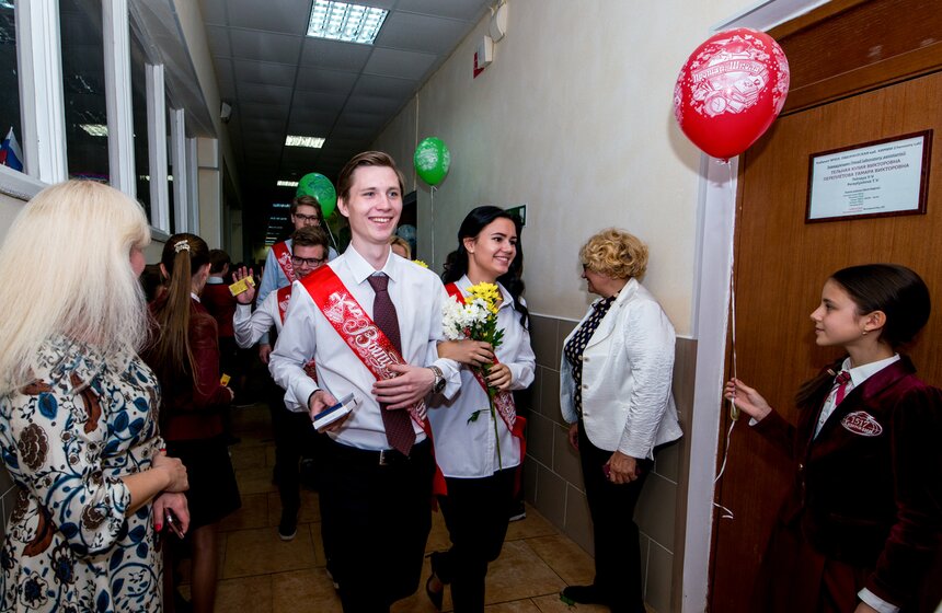 Последний звонок в школе №1517 13 фото