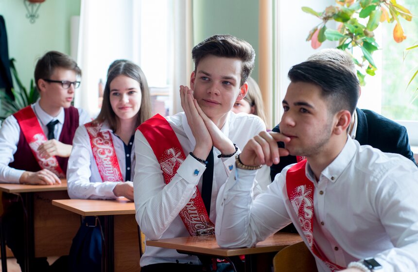 Последний звонок в школе №1517 5 фото