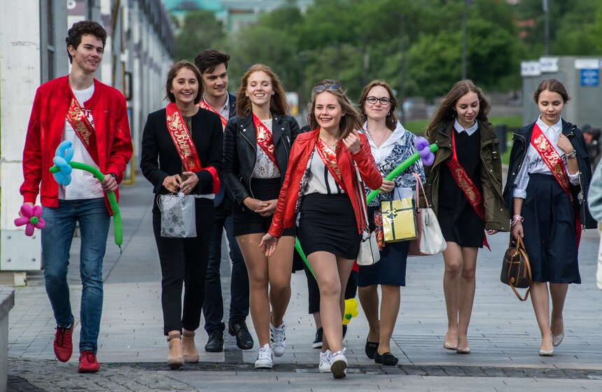 Последний звонок в столице 1 фото