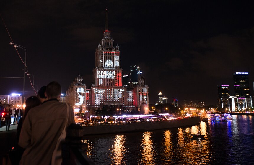 Проекционное шоу в честь юбилея гостиницы "Украина" 11 фото