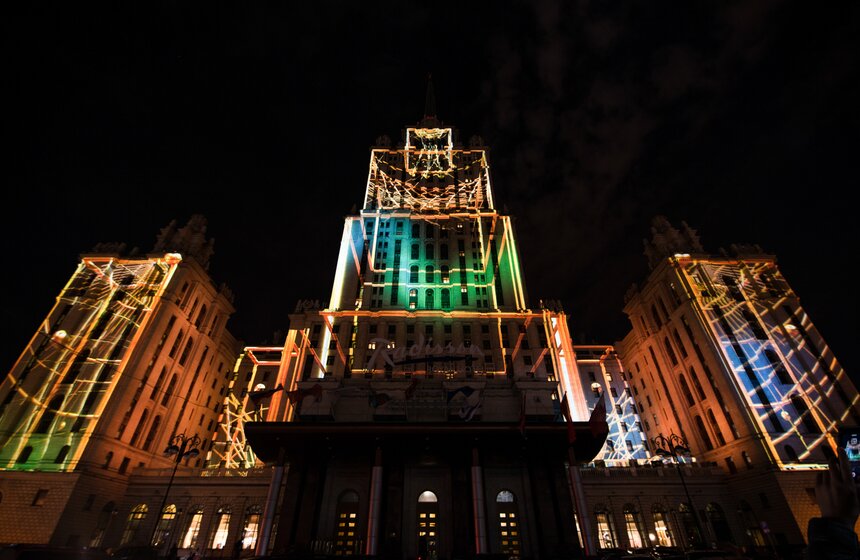 Проекционное шоу в честь юбилея гостиницы "Украина" 3 фото