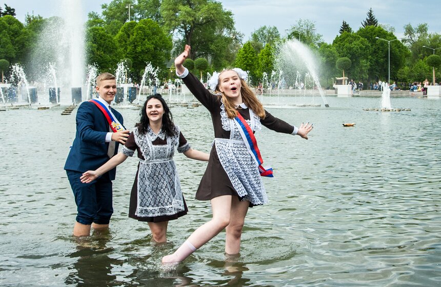 Последний звонок в столице 7 фото