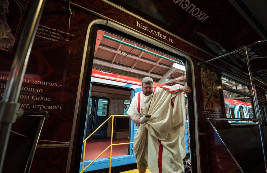 Новый поезд метро "Времена и эпохи" 13 фото