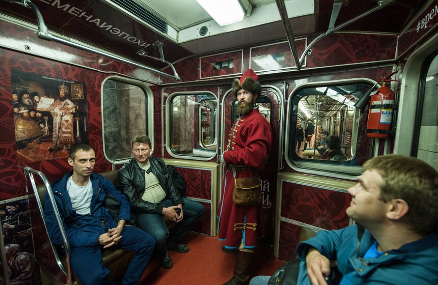 Новый поезд метро "Времена и эпохи" 23 фото