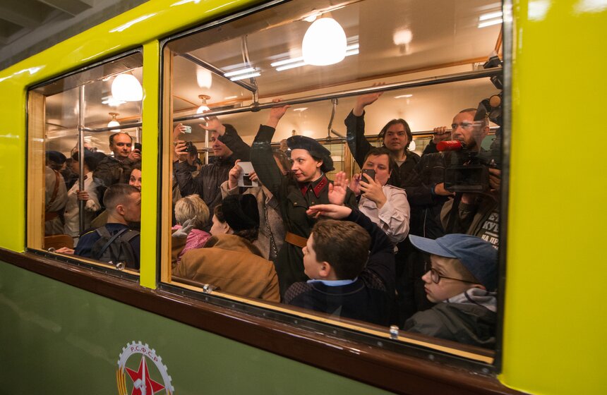 Как прошла историческая реконструкция дня открытия метро. Фото 27 фото