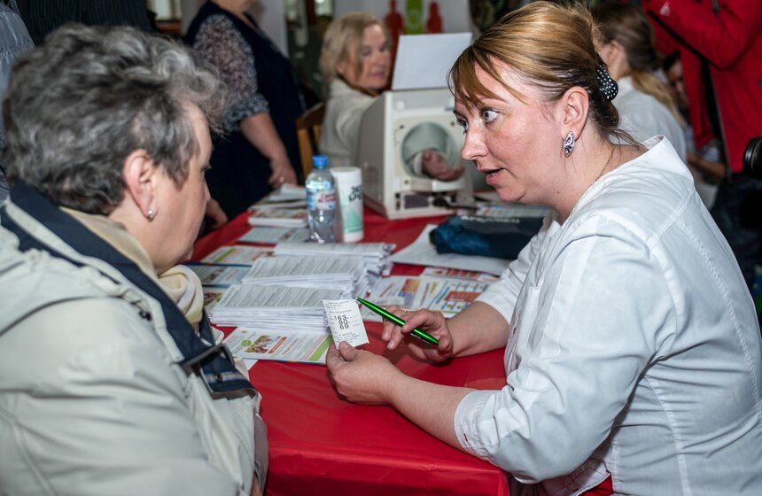 Акция "Узнай свое давление" в метро 10 фото