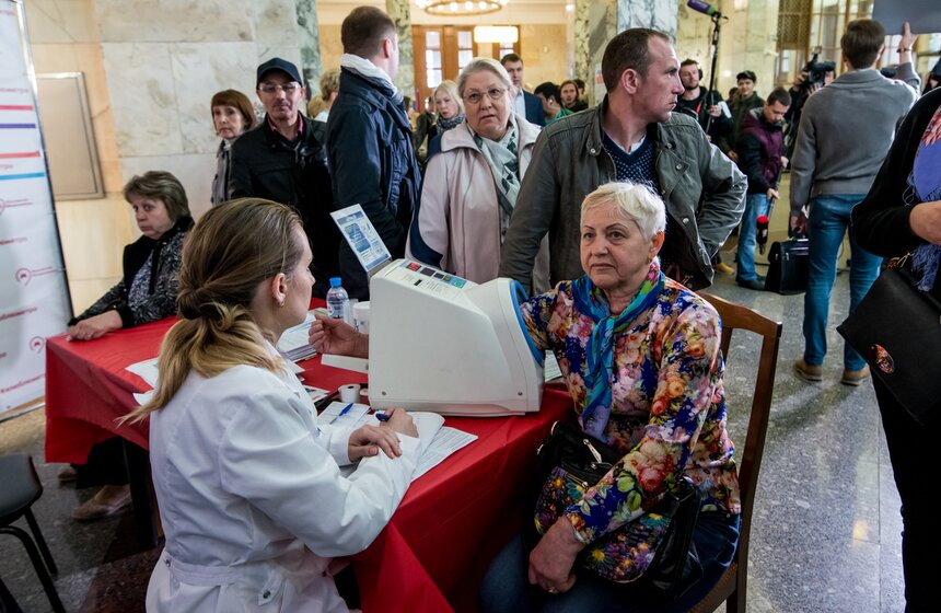 Акция "Узнай свое давление" в метро 14 фото