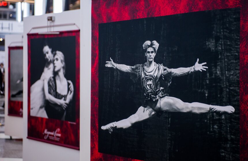 Выставка "Fifty five" посвящена юбилею артиста Андриса Лиепы 4 фото