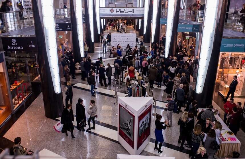 Выставка "Fifty five" посвящена юбилею артиста Андриса Лиепы 13 фото