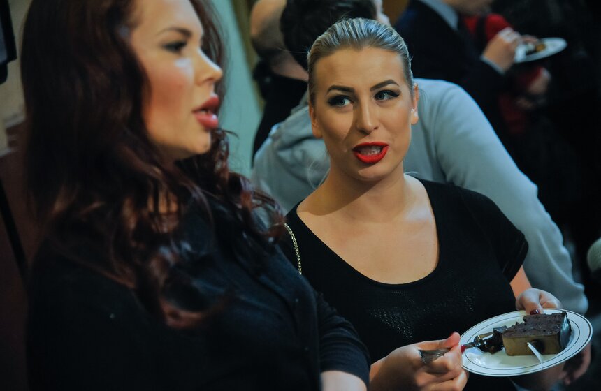 Посетителей Исторического музея угостили золотым тортом 16 фото