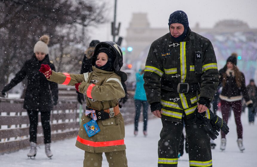 Пожарно-спасательный флешмоб прошел в парке Горького 25 фото