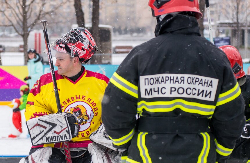 Пожарно-спасательный флешмоб прошел в парке Горького 17 фото
