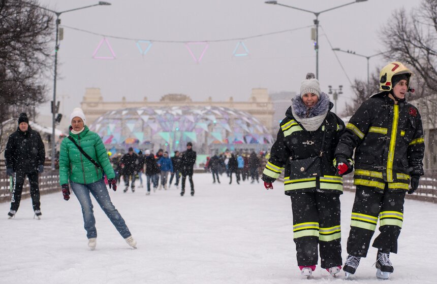 Пожарно-спасательный флешмоб прошел в парке Горького 22 фото