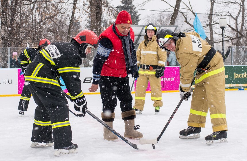 Пожарно-спасательный флешмоб прошел в парке Горького 21 фото