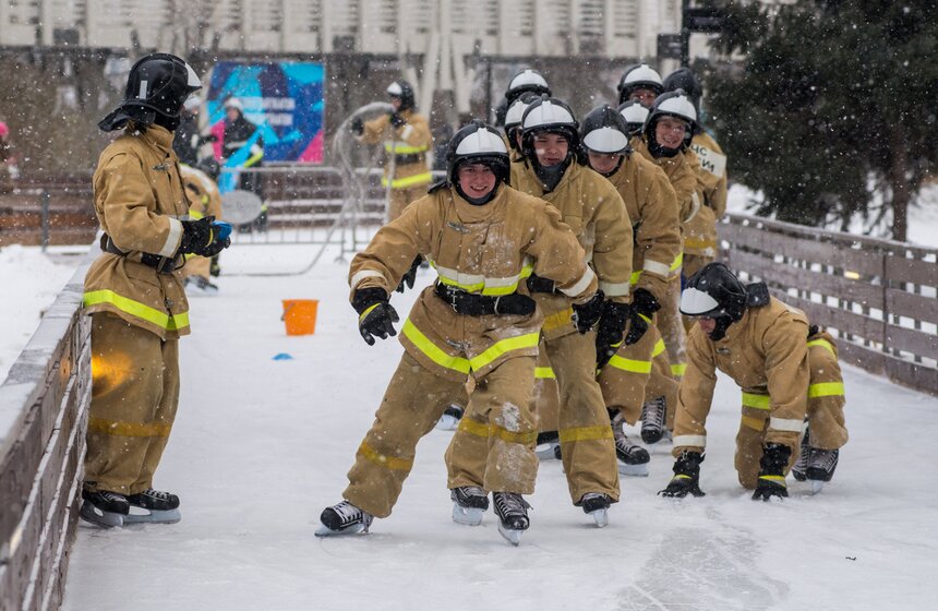 Пожарно-спасательный флешмоб прошел в парке Горького 16 фото