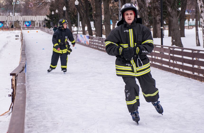 Пожарно-спасательный флешмоб прошел в парке Горького 7 фото