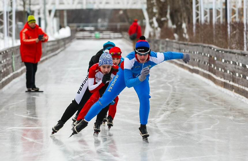 Занятия конькобежным спортом в парке Горького. Фоторепортаж 11 фото