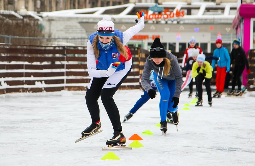 Занятия конькобежным спортом в парке Горького. Фоторепортаж 5 фото
