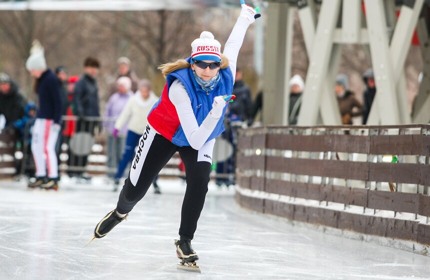 Занятия конькобежным спортом в парке Горького. Фоторепортаж 16 фото