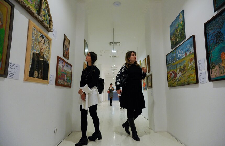 Выставки "Наив…но" и "Сотворение мира". Фоторепортаж 28 фото