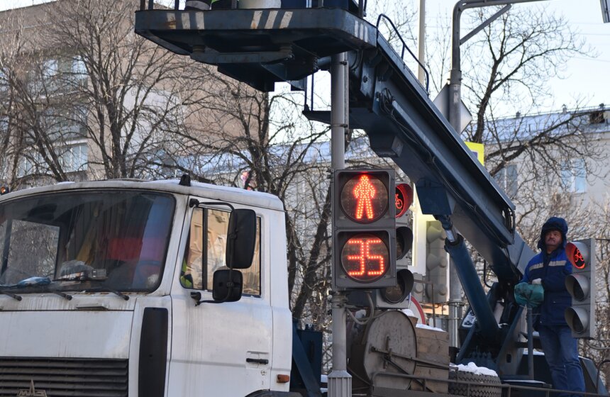 Установка уменьшенных дорожных знаков. Фоторепортаж 1 фото