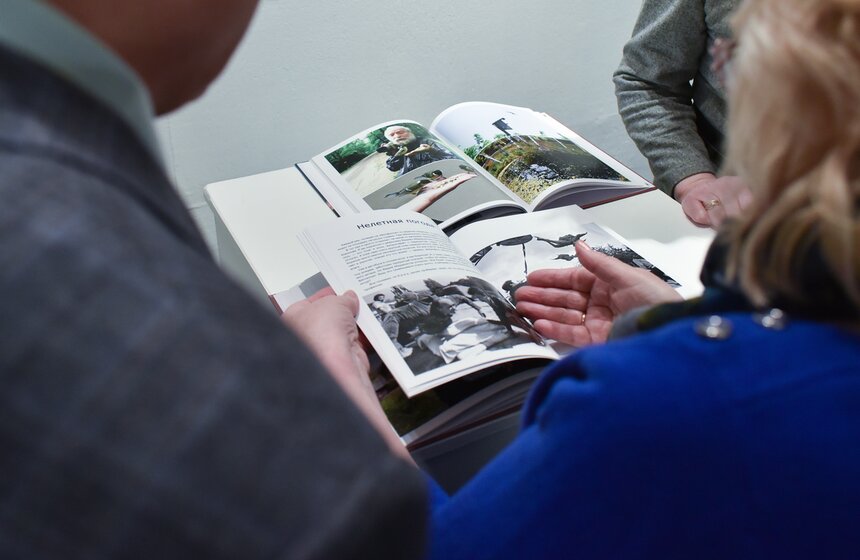 Вернисаж выставки Игоря Гневашева 3 фото