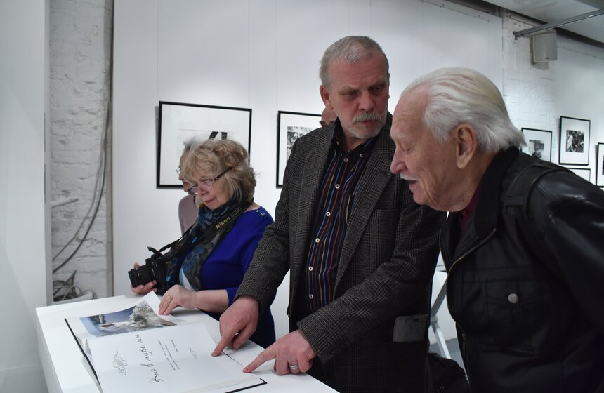 Вернисаж выставки Игоря Гневашева 7 фото