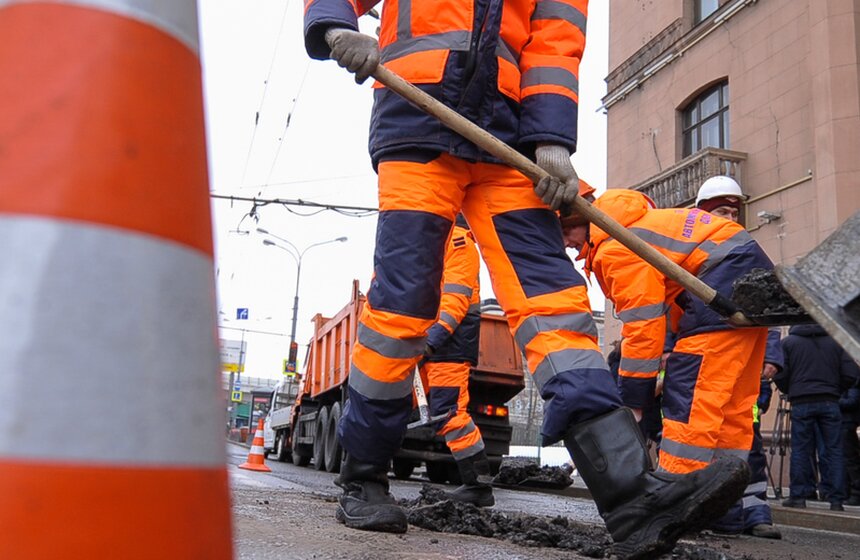 Как делают ремонт дороги в зимний период. Фоторепортаж 6 фото