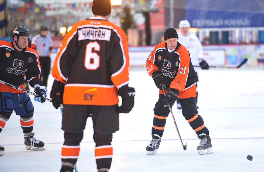 Товарищеский матч спортсменов НХЛ и российских звезд 5 фото