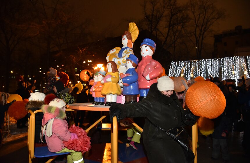 Масленичный танцующий парад 15 фото