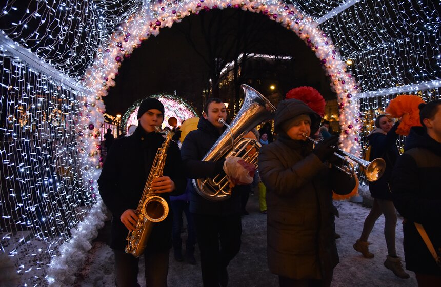 Масленичный танцующий парад 14 фото