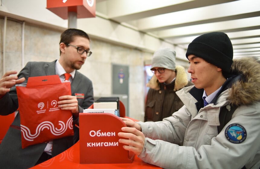 Буккросинг открылся на станции метро "Пушкинская" 11 фото