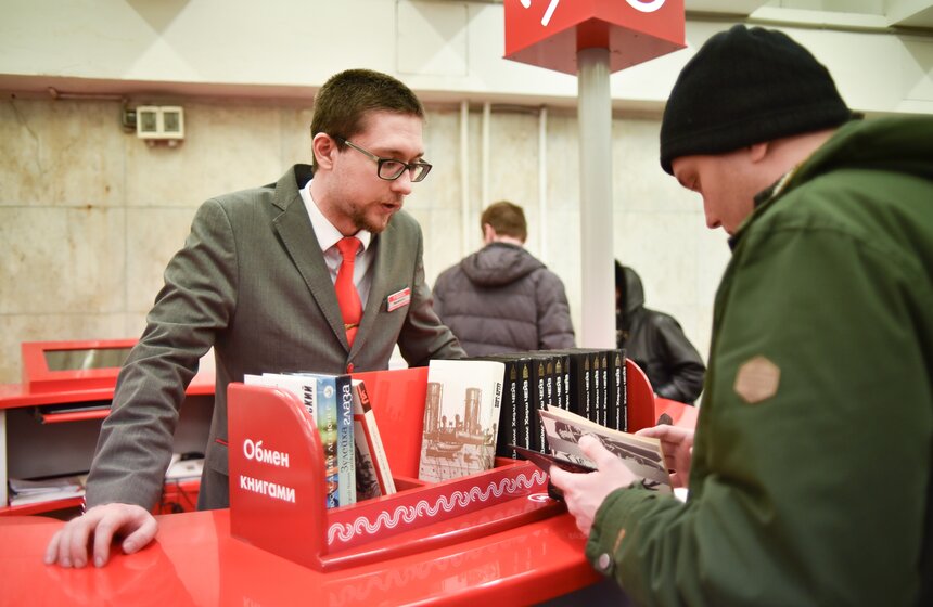 Буккросинг открылся на станции метро "Пушкинская" 12 фото