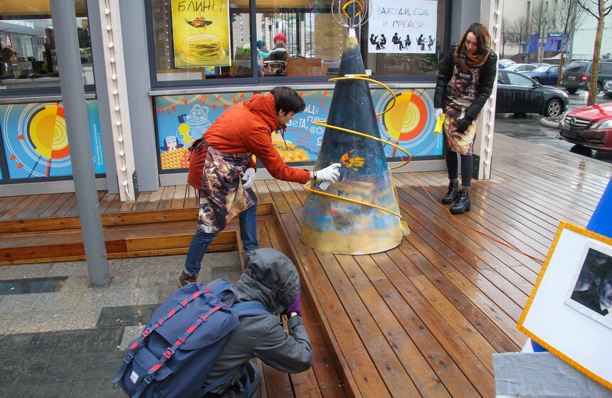 Арт-перформанс "Масленицы в стиле авангард" на Новом Арбате 3 фото