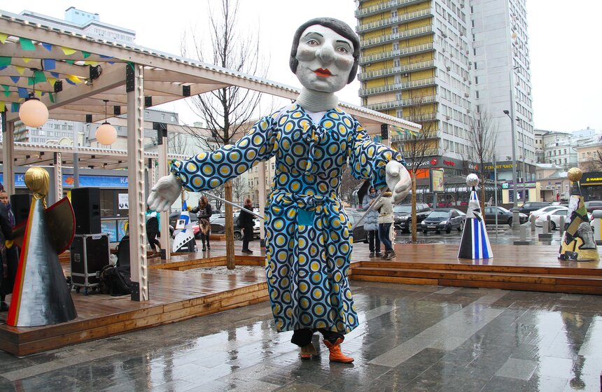 Арт-перформанс "Масленицы в стиле авангард" на Новом Арбате 1 фото